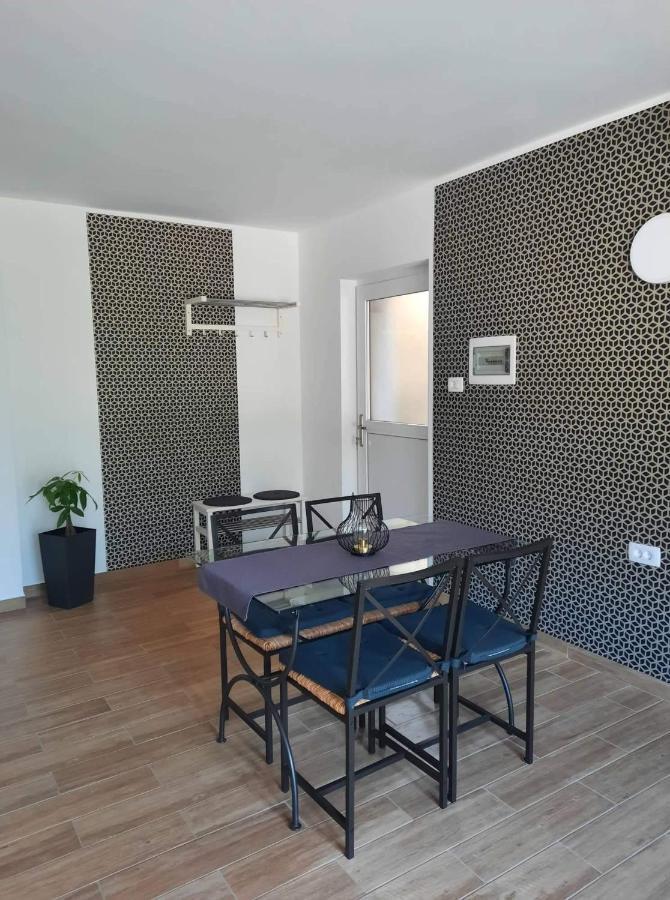 בובק Apartma Maks & Anita מראה חיצוני תמונה