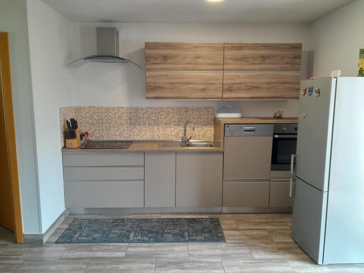 בובק Apartma Maks & Anita מראה חיצוני תמונה